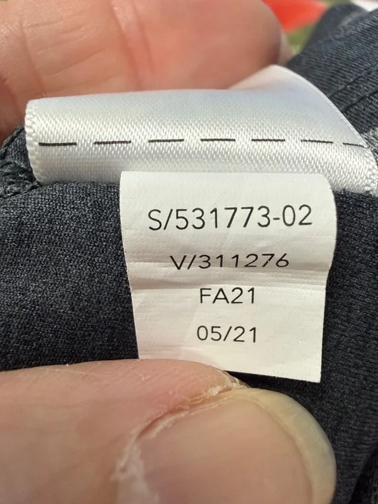 ATHLETA Ultimate Stash Pocket Gray & Black Camo 7/8 Tights Size Medium - Picture 6 of 14